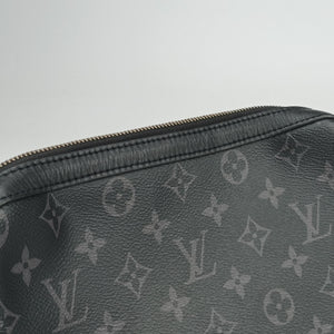 Secondhand Louis Vuitton Trio Messenger Gris Monogram Shadow M46603 shoulderbag | stylenewstar