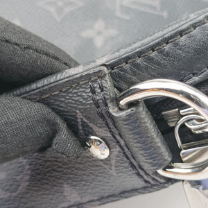 Secondhand Louis Vuitton Trio Messenger Gris Monogram Shadow M46603 shoulderbag | stylenewstar