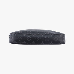 Secondhand Louis Vuitton Trio Messenger Gris Monogram Shadow M46603 shoulderbag | stylenewstar