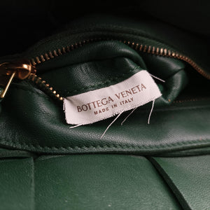 Pre-owned Bottega Veneta Cassette Green lambskin shoulderbag | stylenewstar