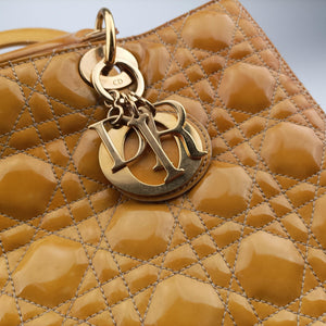 Pre-owned Christian Dior Lady Dior Beige Patent handbag | stylenewstar