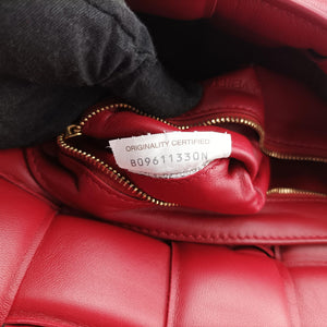Secondhand Bottega Veneta Padded CASSETTE Red lambskin shoulderbag | stylenewstar