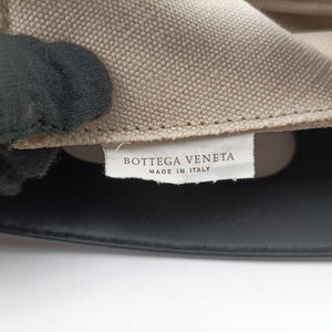 Pre-owned Bottega Veneta Maxi-Intrecciato Slip Tote White cloth handbag | stylenewstar