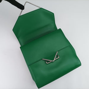 Secondhand Bottega Veneta The Clip Green Leather shoulderbag | stylenewstar