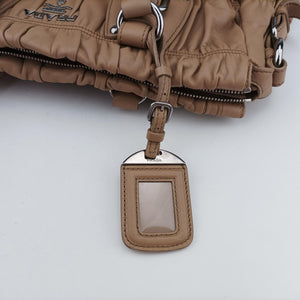 Secondhand Prada Gaufre Beige lambskin BN1702 shoulderbag | stylenewstar