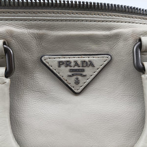 Pre-owned Prada 三角ロゴ Grey Nappa Leather shoulderbag | stylenewstar