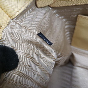 Secondhand Prada Galleria Yellow SAFFIANO Leather BN2274 shoulderbag | stylenewstar