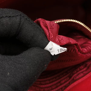 Vintage Prada Cuir Open Promenade Satchel Red SAFFIANO Leather BN2553 shoulderbag | stylenewstar