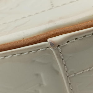 Pre-owned Louis Vuitton Summit Drive Perle Vernis M93514 handbag | stylenewstar