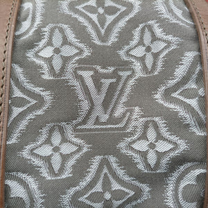 Vintage Louis Vuitton 2010 Pre-Fall Collection Aviator Brown × Gray Canvas x Leather M40385 shoulderbag | stylenewstar