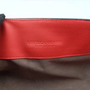 Secondhand Bottega Veneta Pre-Owned Monaco Intrecciato Red Leather shoulderbag | stylenewstar
