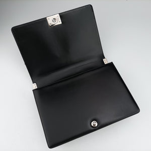 Pre-owned Chanel BOY CHANEL Black Enamel A67021 shoulderbag | stylenewstar