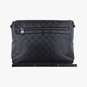 Pre-owned Louis Vuitton District PM Noir Damie Infini Leather N41286 shoulderbag | stylenewstar