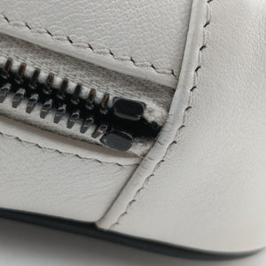 Pre-owned Yves Saint Laurent Monogram Blogger White×Black Leather 425317 shoulderbag | stylenewstar
