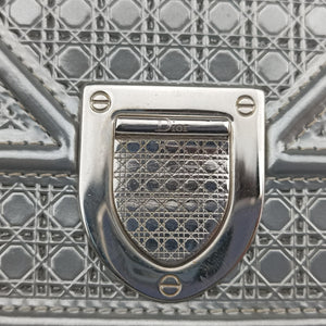 Secondhand Christian Dior Diorama Silver leather shoulderbag | stylenewstar
