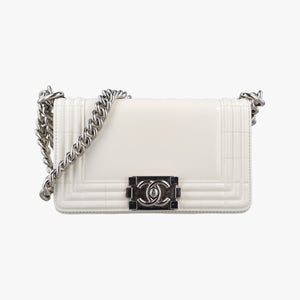 Secondhand Chanel BOY CHANEL White Patent A67017 shoulderbag | stylenewstar
