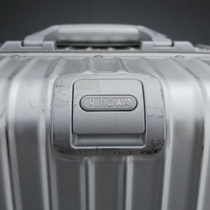 Pre-owned RIMOWA TOPAS Silver aluminum suitcase | stylenewstar