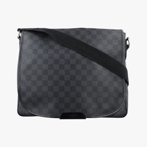 Secondhand Louis Vuitton DANIEL MM Noir Damier Graphite N58029 shoulderbag | stylenewstar
