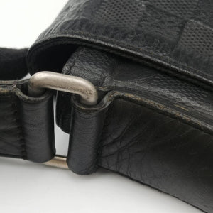Pre-owned Louis Vuitton District MM Noir Damier Infini N41284 shoulderbag | stylenewstar