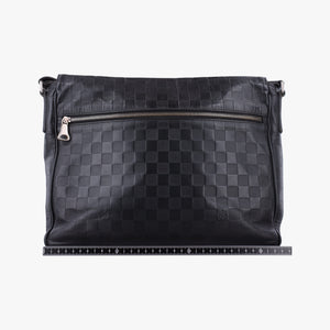 Pre-owned Louis Vuitton District MM Noir Damier Infini N41284 shoulderbag | stylenewstar