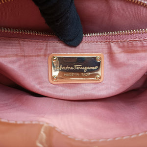 Pre-owned Ferragamo Vara Bow Caramel Patent shoulderbag | stylenewstar