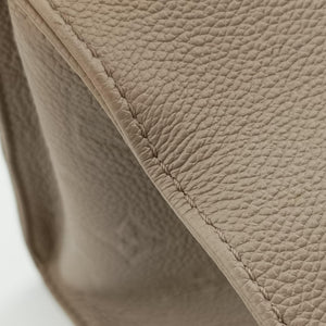 Pre-owned Louis Vuitton OntheGo MM Beige Monogram Empreinte M45607 shoulderbag | stylenewstar