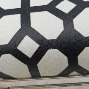 Pre-owned Alexander McQueen Four Ring White × Black Leather clutchbag | stylenewstar
