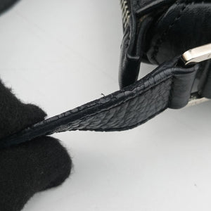 Secondhand Christian Dior D Pendant Black Leather shoulderbag | stylenewstar