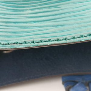 Pre-owned Louis Vuitton NeoNoe BB Emerald Green × Navy Blue Epi M55582 shoulderbag | stylenewstar
