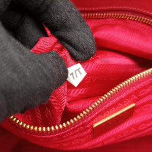 Pre-owned Prada Galleria Red SAFFIANO Leather BN1786 handbag | stylenewstar