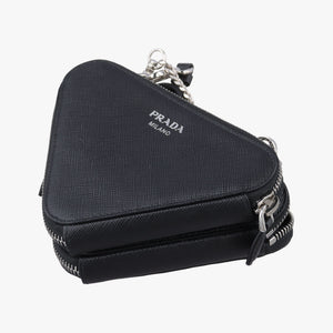 Pre-owned Prada Triangle Logo Plate Black SAFFIANO Leather 1NR015 shoulderbag | stylenewstar