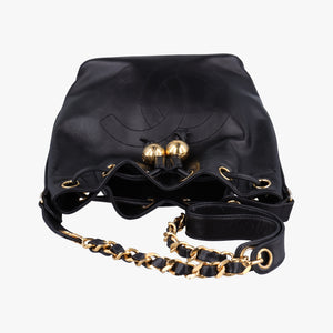 Vintage Chanel CC Logo Black Lambskin shoulderbag | stylenewstar