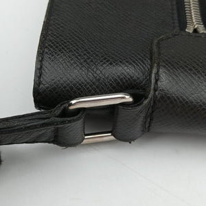 Pre-owned Louis Vuitton SASHA Grey TAIGA M32630 shoulderbag | stylenewstar