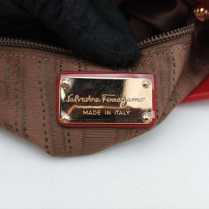 Pre-owned Ferragamo Vara Ribbon Red calfskin shoulderbag | stylenewstar
