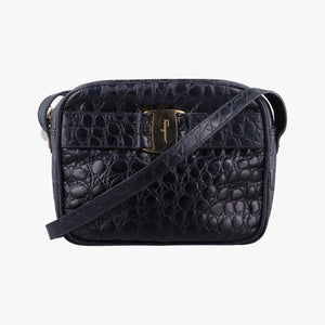 Pre-owned Ferragamo Vara Black Leather shoulderbag | stylenewstar