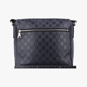 Pre-owned Louis Vuitton District PM Noir Damier Infini Leather N41033 shoulderbag | stylenewstar
