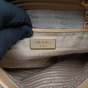 Pre-owned Prada Pyramid Beige Patent BL0808 handbag | stylenewstar