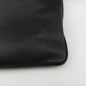 Pre-owned Louis Vuitton SASHA Glacier TAIGA M32630 shoulderbag | stylenewstar