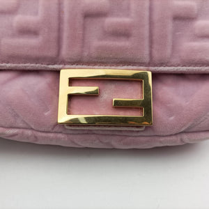 Secondhand Fendi BAGUETTE Pink velour 8BS017 shoulderbag | stylenewstar