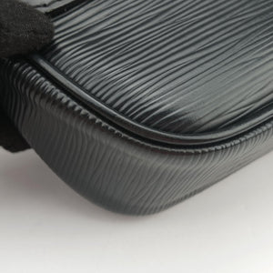 Pre-owned Louis Vuitton Pochette Montaigne Noir Epi M59292 shoulderbag | stylenewstar