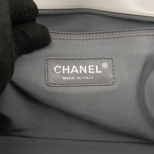 Pre-owned Chanel BOY CHANEL White Enamel A67021 shoulderbag | stylenewstar