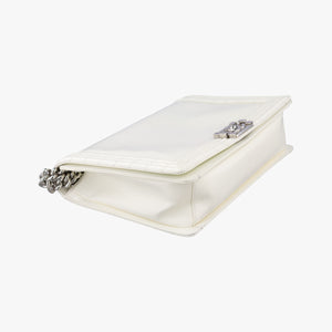 Pre-owned Chanel BOY CHANEL White Enamel A67021 shoulderbag | stylenewstar