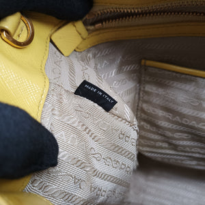 Vintage Prada Galleria Yellow Patent BN1874 handbag | stylenewstar
