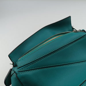 Pre-owned Loewe Puzzle Green Leather shoulderbag | stylenewstar