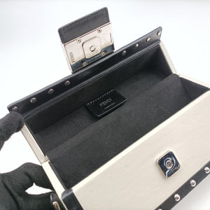 Pre-owned Fendi Trunk White×Black Leather 7VA507 shoulderbag | stylenewstar