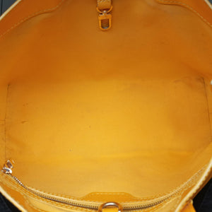 Pre-owned Louis Vuitton Wilshire PM Jaune Passion Vernis M91725 handbag | stylenewstar