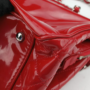 Pre-owned Chanel Paris-Venice Vinyl Lipstick Ligne Red Patent A47926 shoulderbag | stylenewstar