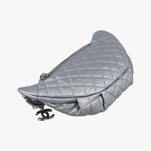 Pre-owned Chanel Matelasse Silver Leather A94102 bum bag/waist bag | stylenewstar