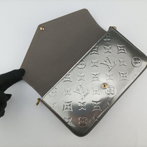 Vintage Louis Vuitton Pochette Felice Silver Vernis M68648 shoulderbag | stylenewstar