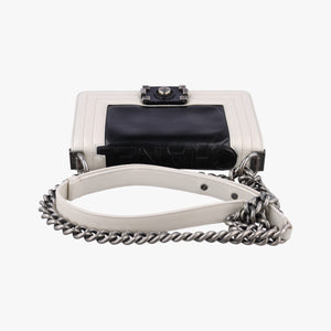 Pre-owned Chanel BOY CHANEL Black×white Leather A66712 shoulderbag | stylenewstar